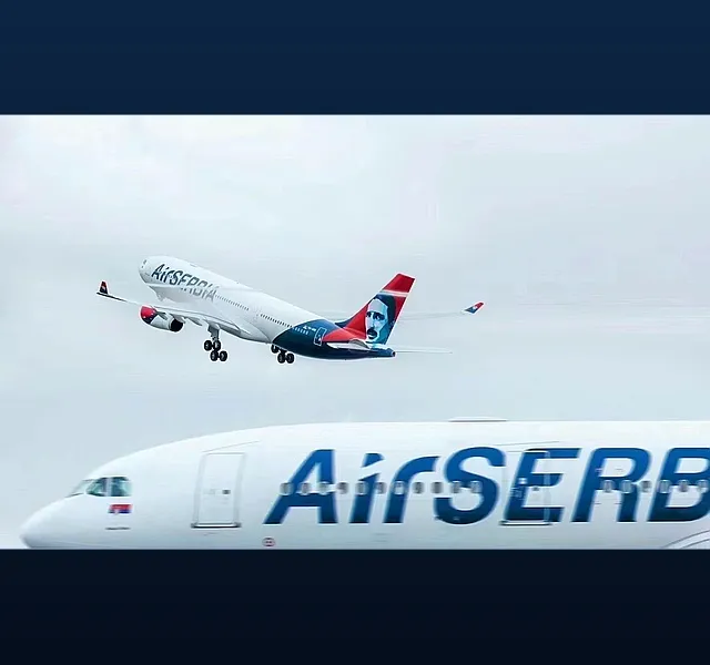 塞尔维亚航空飞机起飞，前景为塞航飞机